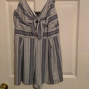 Stripped 3-finger shoulder romper